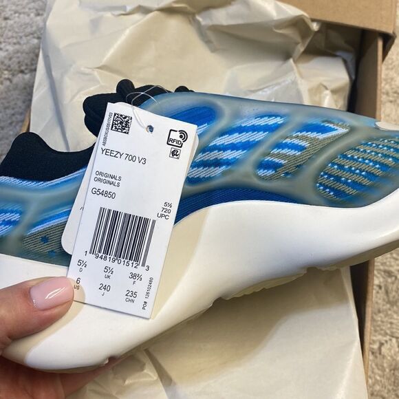 ADIDAS YEEZY 700 V3 ARZARETH - Picture 11 of 11